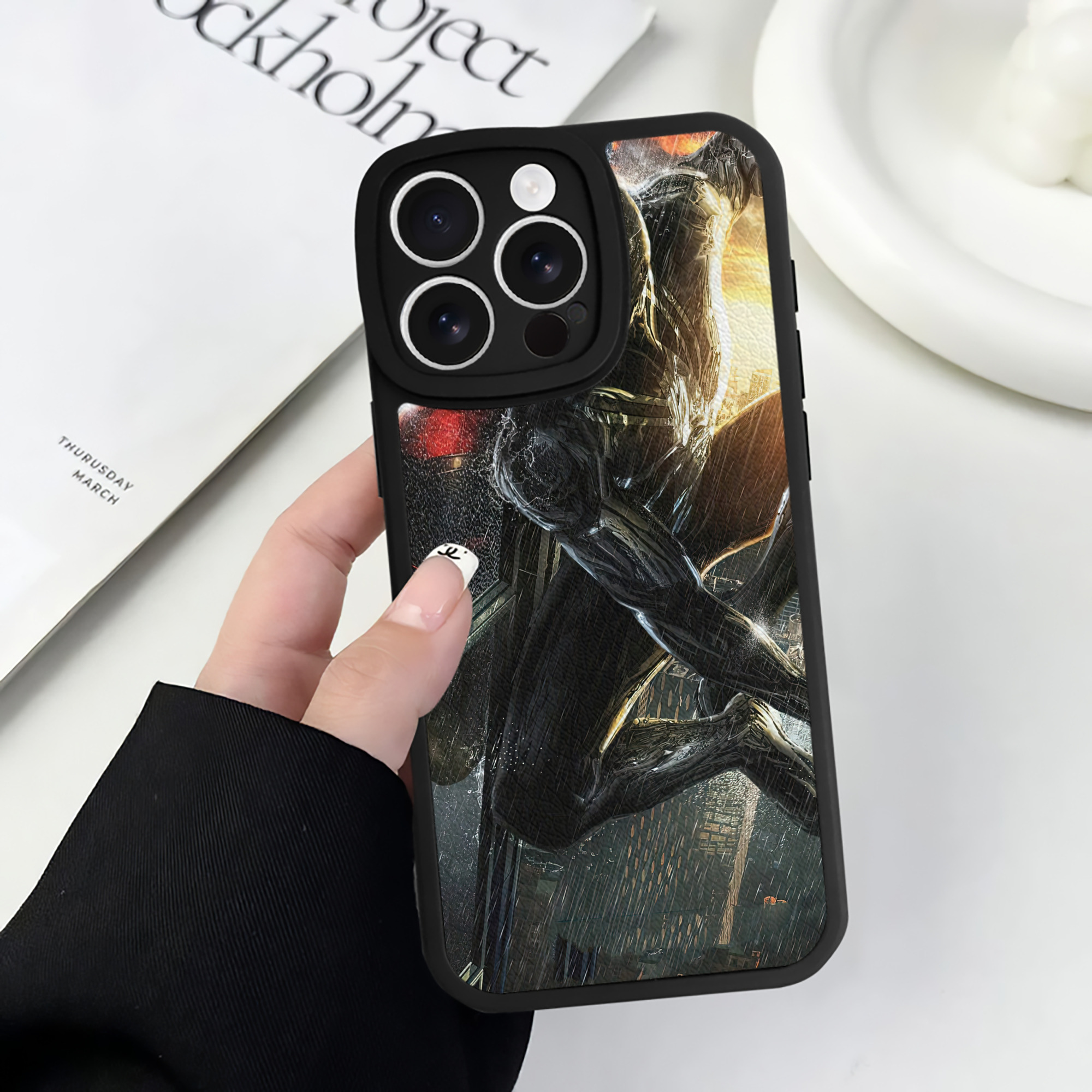 （画像用） Spider Man スパイダーマン 【iPhone 16シリーズ対応】シリコンスマホケース（レザー調） 材質：シリコン